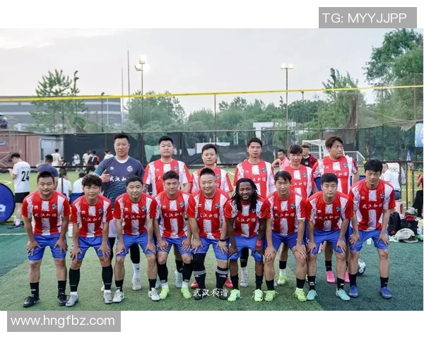 足球泡冰的奇妙体验与夏季消暑的完美结合